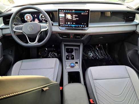 New 2026 Volkswagen Tiguan SE FWD image 6