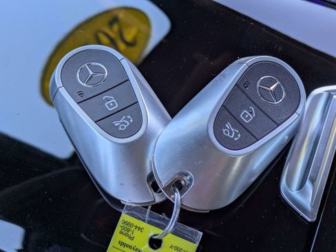 Used 2023 Mercedes-Benz EQE 350+ SUV w/ Exclusive Trim Package image 31