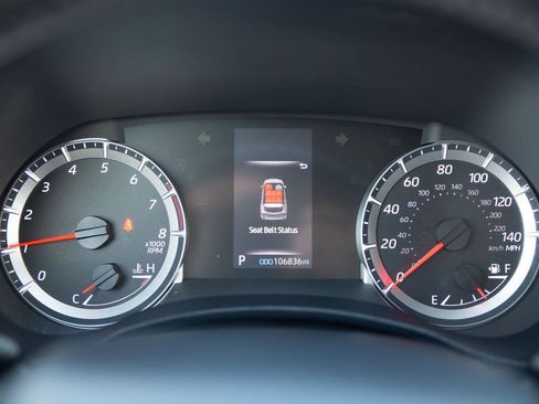 Used 2020 Toyota Highlander LE image 12