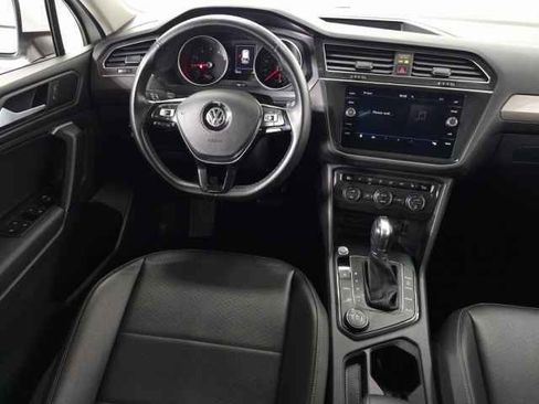 Used 2019 Volkswagen Tiguan SE w/ Panoramic Sunroof Package image 16