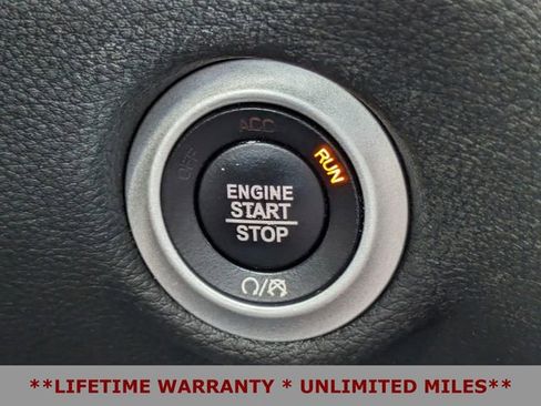 Used 2020 Chrysler Pacifica Limited image 36