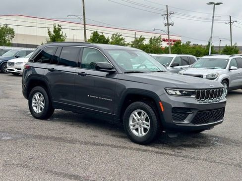 Certified 2025 Jeep Grand Cherokee Laredo RWD image 1
