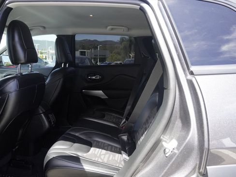 Used 2022 Jeep Cherokee Latitude AWD/4WD image 20