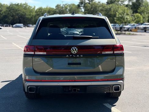 Used 2024 Volkswagen Atlas Peak Edition SEL AWD/4WD image 4