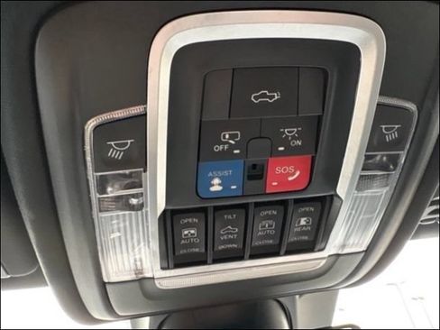 Used 2020 RAM 1500 Limited w/ Black Appearance Package AWD/4WD image 11