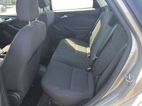 Used 2016 Ford Focus SE FWD image 19