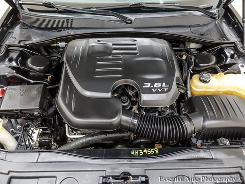 Used 2014 Chrysler 300 S image 36