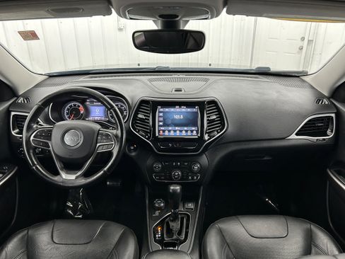 Used 2019 Jeep Cherokee Limited AWD/4WD image 16