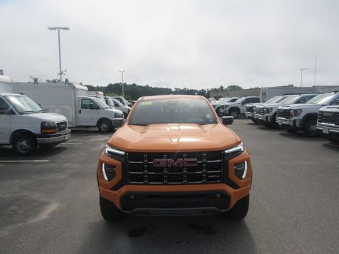 Used 2025 GMC Canyon AT4 w/ Technology Plus Package AWD/4WD image 5