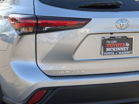 Used 2024 Toyota Highlander LE image 9