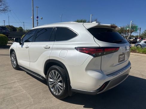 Used 2021 Toyota Highlander Platinum image 8