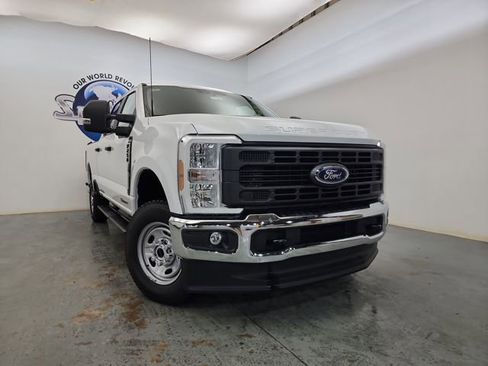 New 2026 Ford F250 XL w/ XL Chrome Package image 2