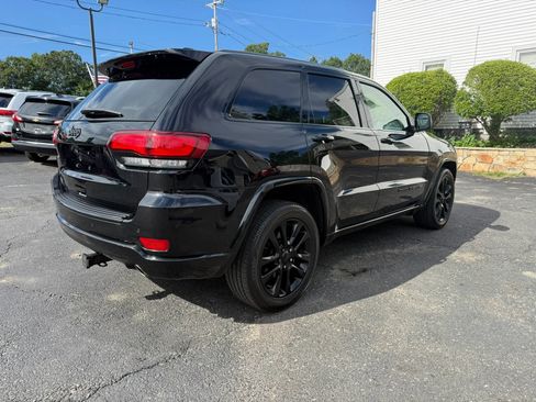 Used 2018 Jeep Grand Cherokee Altitude AWD/4WD image 7