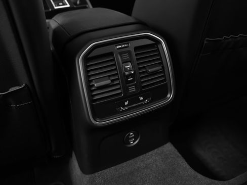 Certified 2026 Porsche Macan image 46