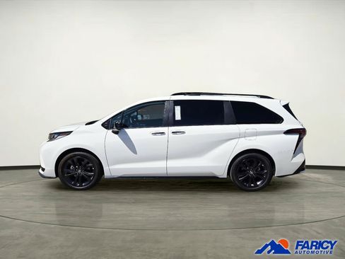 Used 2026 Toyota Sienna XSE FWD image 2