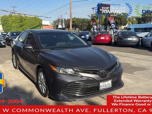 Used 2020 Toyota Camry LE FWD image 11