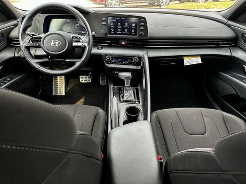 Used 2025 Hyundai Elantra Sport FWD image 29
