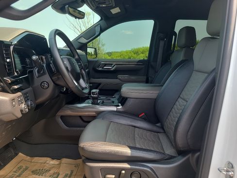 Used 2024 Chevrolet Silverado 1500 ZR2 w/ Technology Package AWD/4WD image 14