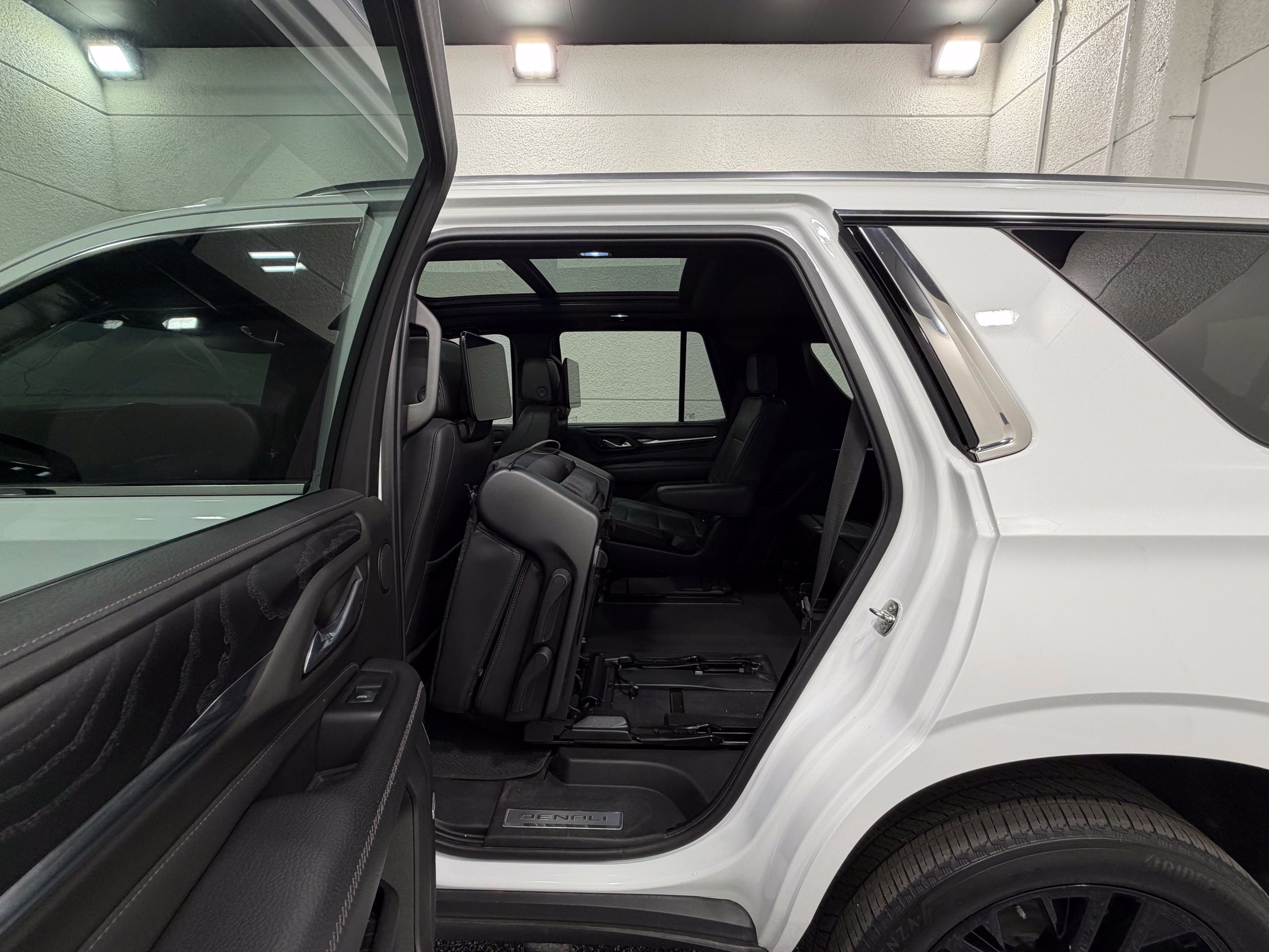 Used 2021 GMC Yukon Denali AWD/4WD image 28
