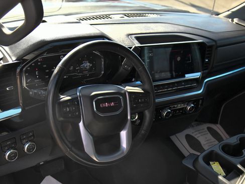 Used 2025 GMC Sierra 1500 SLT AWD/4WD image 17