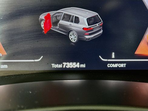 Used 2022 BMW X7 xDrive40i w/ M Sport Package AWD/4WD image 16