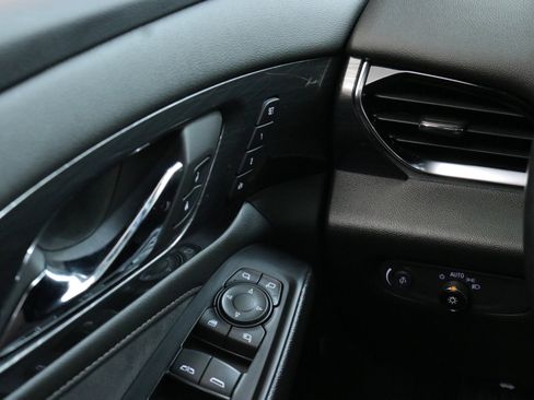 Certified 2023 Chevrolet Traverse High Country image 15