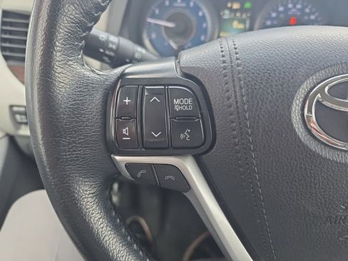 Used 2020 Toyota Sienna XLE image 21