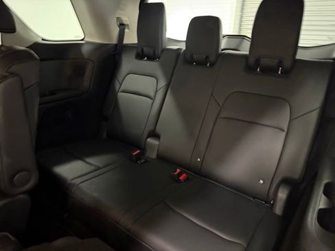 Used 2023 Nissan Pathfinder Platinum image 17