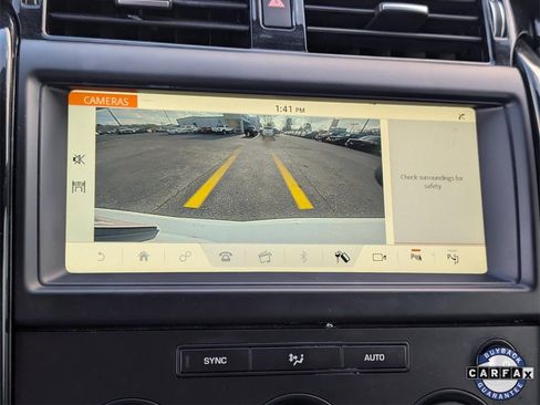 Used 2020 Land Rover Discovery SE image 16