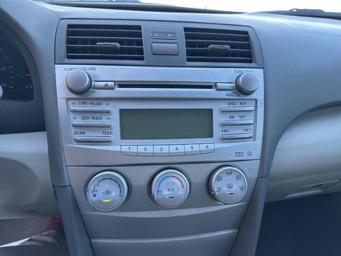 Used 2011 Toyota Camry LE image 8