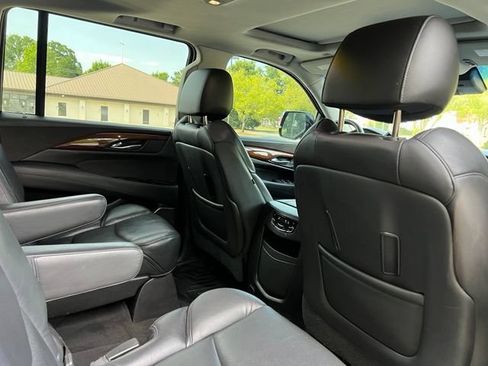 Used 2018 Cadillac Escalade ESV Luxury RWD image 19