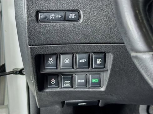 Certified 2019 Nissan Rogue SV w/ Premium Package image 11