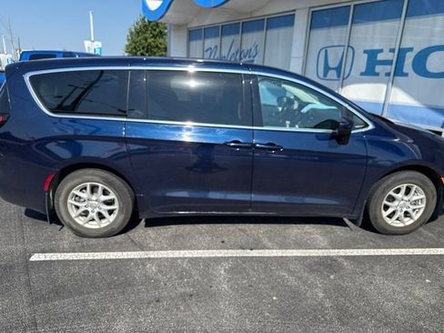 Used 2018 Chrysler Pacifica LX FWD image 7