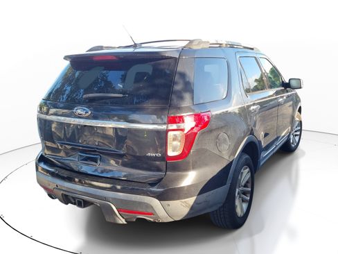 Used 2014 Ford Explorer XLT w/ Equipment Group 202A AWD/4WD image 9