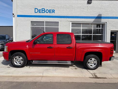 Used 2007 Chevrolet Silverado 1500 LT w/ 1LT Convenience Package image 2