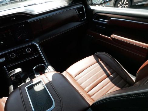 Used 2022 GMC Sierra 1500 Denali Ultimate AWD/4WD image 11