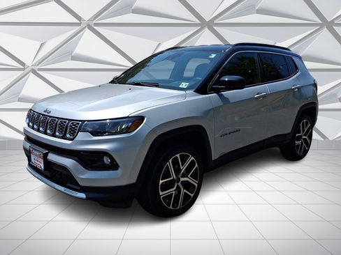 Used 2025 Jeep Compass Limited AWD/4WD image 4