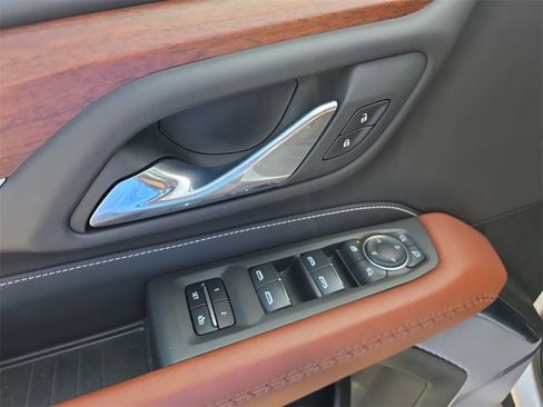 Used 2023 GMC Yukon XL Denali Ultimate image 25