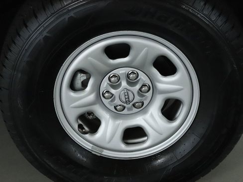 Used 2024 Nissan Frontier S w/ S Utility Package image 10