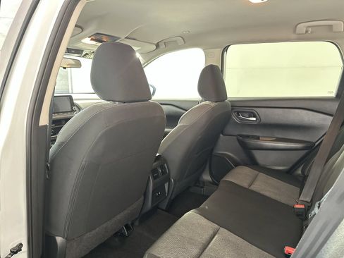 Certified 2024 Nissan Rogue SV FWD image 24