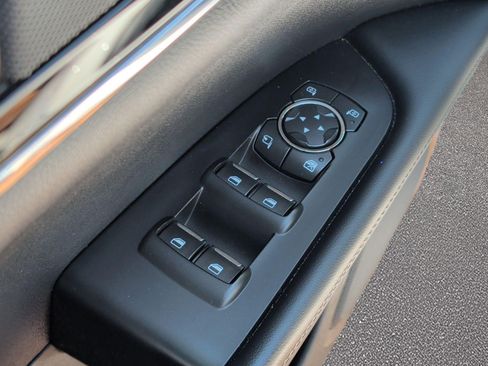 Used 2022 Lincoln Nautilus FWD w/ Premium Package image 9