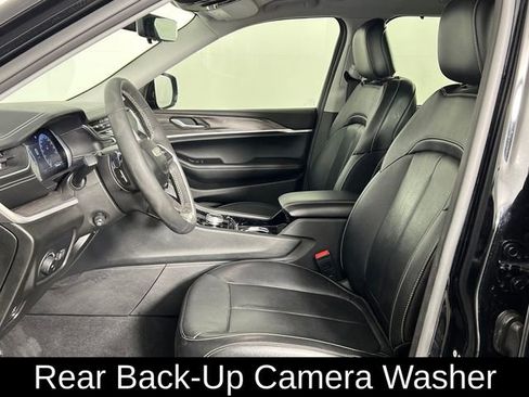 Used 2023 Jeep Grand Cherokee Limited w/ Luxury Tech Group II image 17