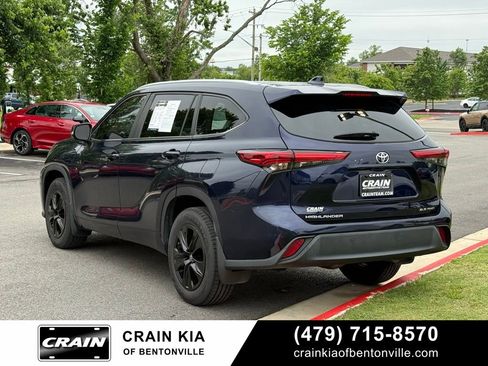 Used 2023 Toyota Highlander XLE AWD/4WD image 5