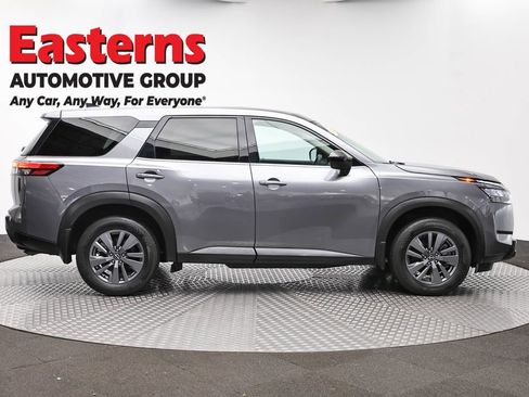 Used 2023 Nissan Pathfinder S AWD/4WD image 4