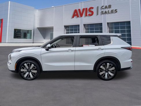 Used 2025 Mitsubishi Outlander SE FWD image 10