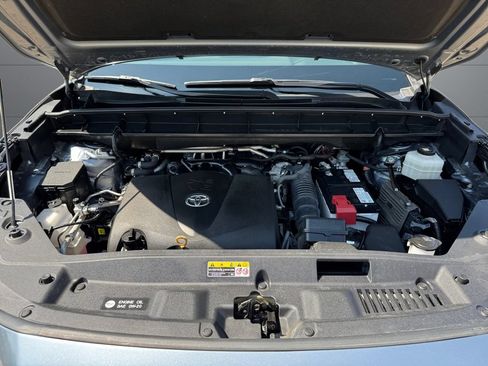 Used 2022 Toyota Highlander XLE AWD/4WD image 20