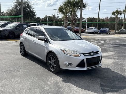 Used 2014 Ford Focus SE w/ Equipment Group 201A image 2