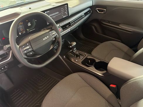 Used 2025 Kia K4 FWD image 10
