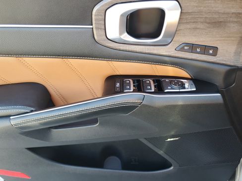 Used 2022 Kia Sorento SX Prestige w/ Rust Color Package image 17