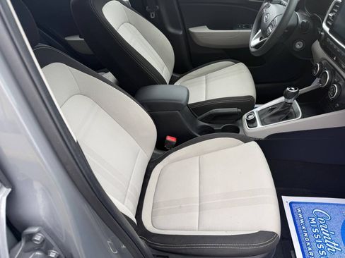 Used 2021 Hyundai Venue SEL FWD image 6